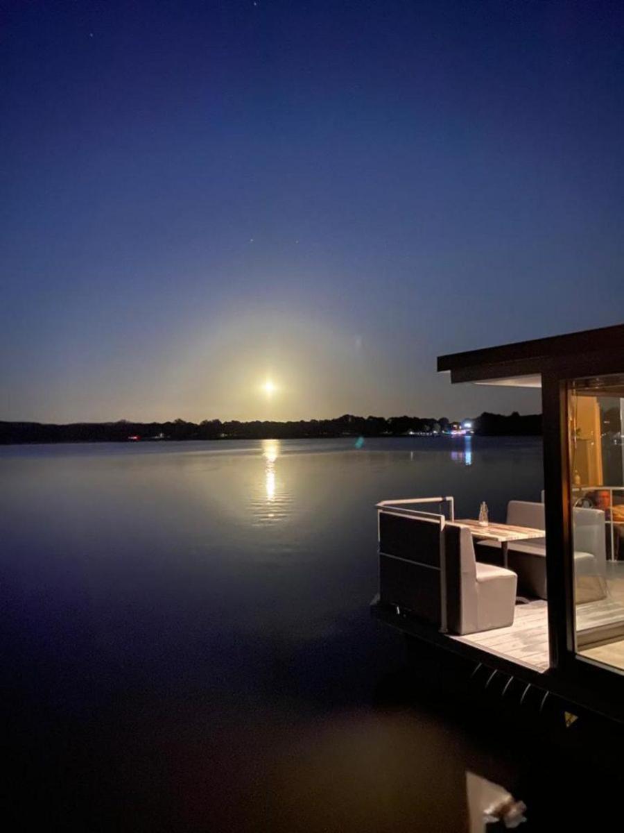 Houseboat Marina Mookerplas 4-6 Persons Plasmolen Dış mekan fotoğraf